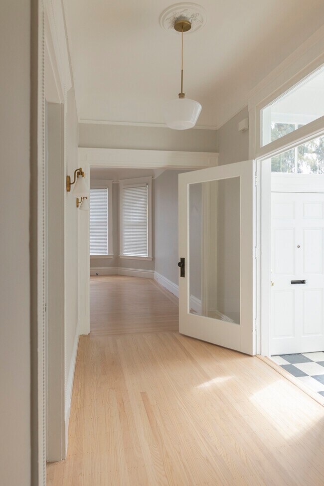 Hall looking toward living room - 814 Lake St