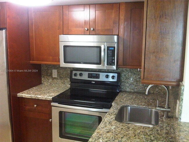Building Photo - 770 Claughton Island Dr