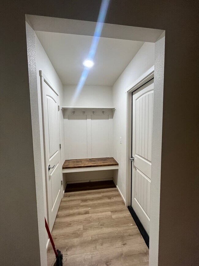 Foto del edificio - 1107 E La Brea Ave