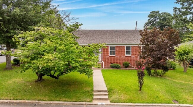 Building Photo - 101 Schoolwood Ln