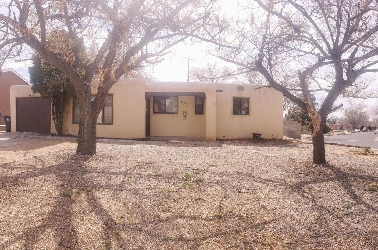 Primary Photo - Super cute Northeast Heights home on a lar...