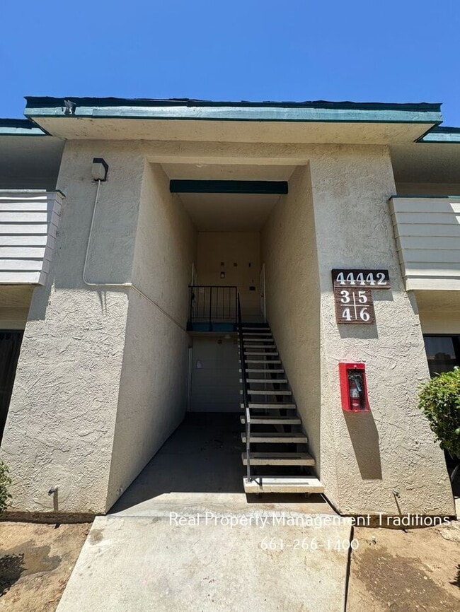 Building Photo - Willow Creek 2 bed, 1 bath condo!