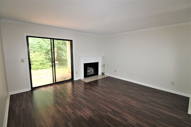 Foto del edificio - 2 Bedroom Condo in South Park!