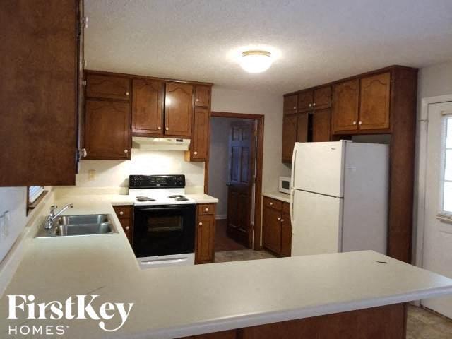 Building Photo - 4056 Chestnut Dr
