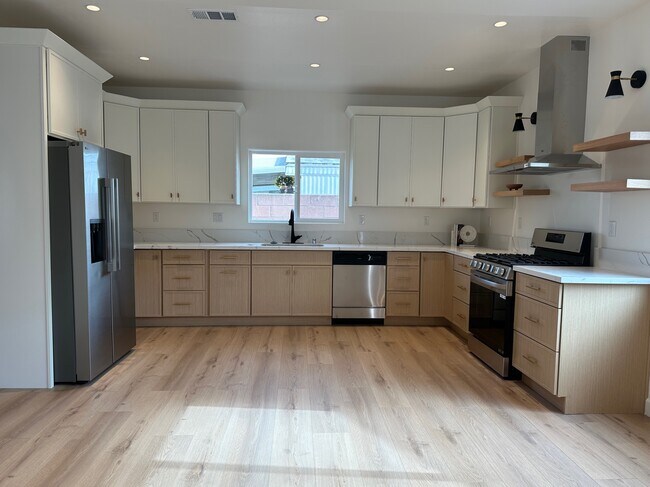 Cocina - 4917 W Flight Ave