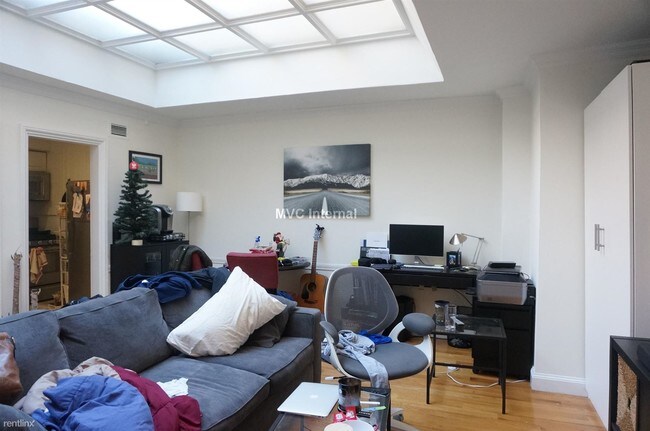 Building Photo - 1 br, 1 bath  - 31 Marlborough St 1r