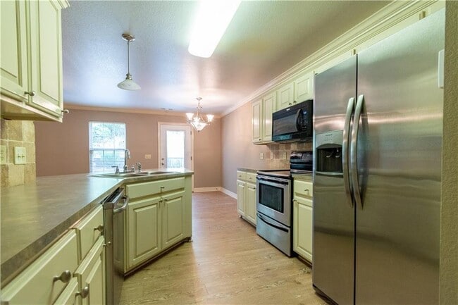 Building Photo - 2110 E Cinnamon Way