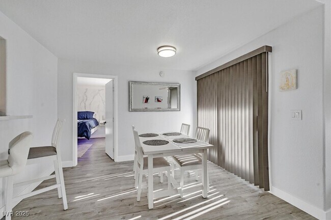 Foto del edificio - 555 E Silverado Ranch Blvd