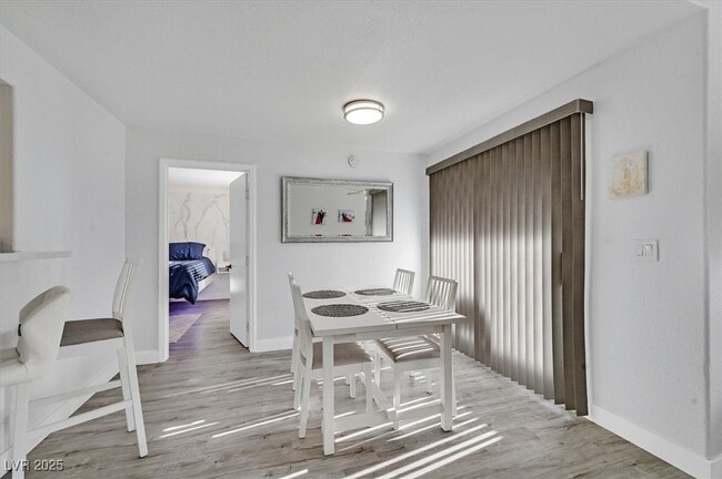 Building Photo - 555 E Silverado Ranch Blvd