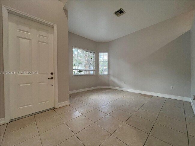 Foto del edificio - 1975 NW 100th Way