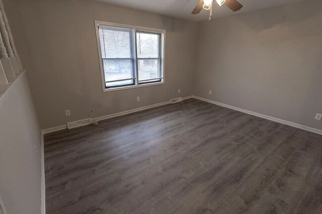 Building Photo - 4445-4447-4447 Santa Anna Dr