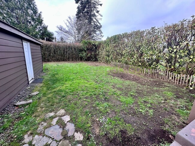 Building Photo - Charming 1 Bed 1 Bath with Huge Yard