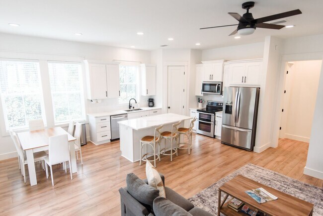 Foto del edificio - Elegant 4-Bedroom Home in Lakeside at Blue Mountain Beach!