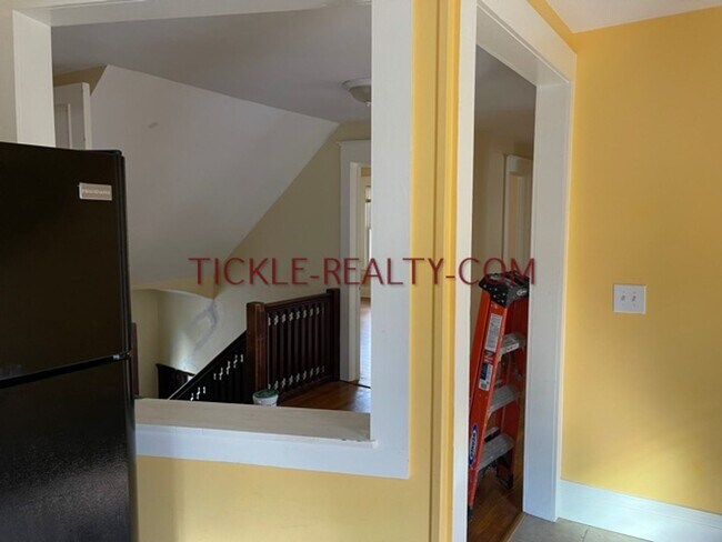 Foto del edificio - 37-37 Wellesley St