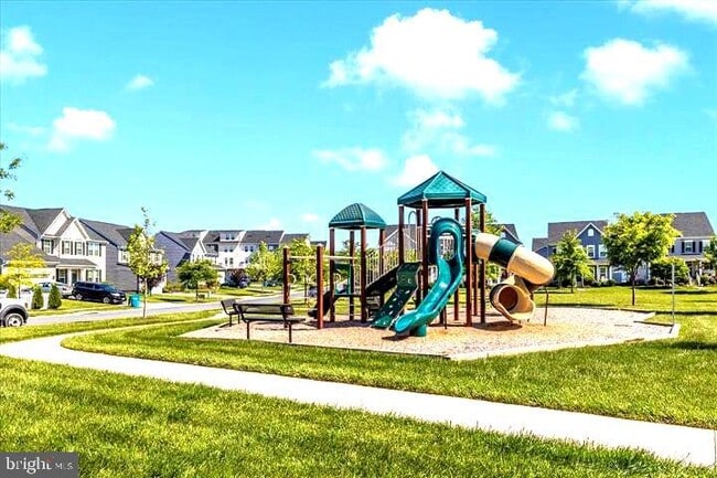 Foto del edificio - 6666 Ballenger Run Blvd