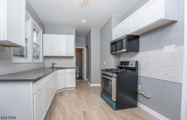 Foto del edificio - 127 Brookwood St