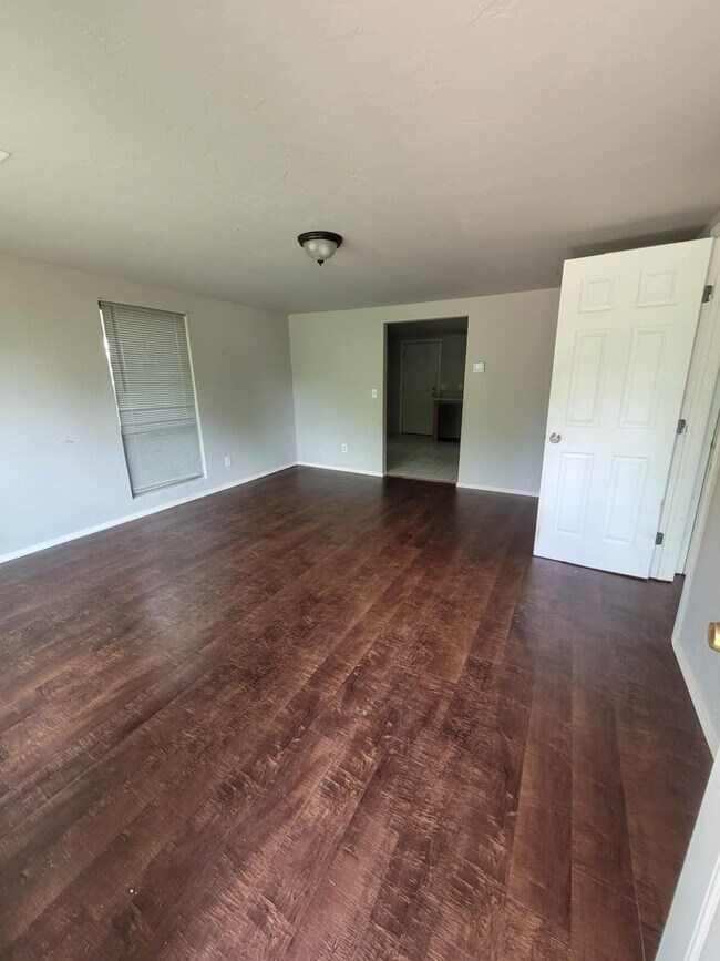 Foto del edificio - 313 W Maple Ave