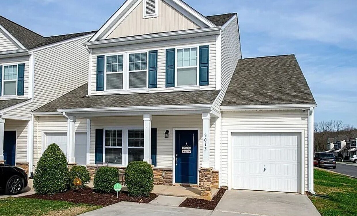 Foto principal - Charming 3 Bedroom, 2.5 Bath End Unit in S...