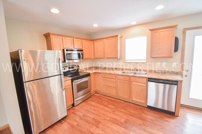 Foto del edificio - Short term lease available! 2.5 Bath Townh...