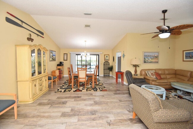 Building Photo - 3 Cherokee Ct W