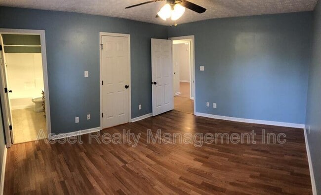 Building Photo - 5616 Jamaica Ln