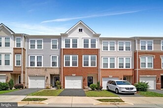 Building Photo - 43316 Novi Terrace