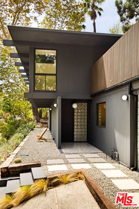 Foto del edificio - 5649 Valley Oak Dr