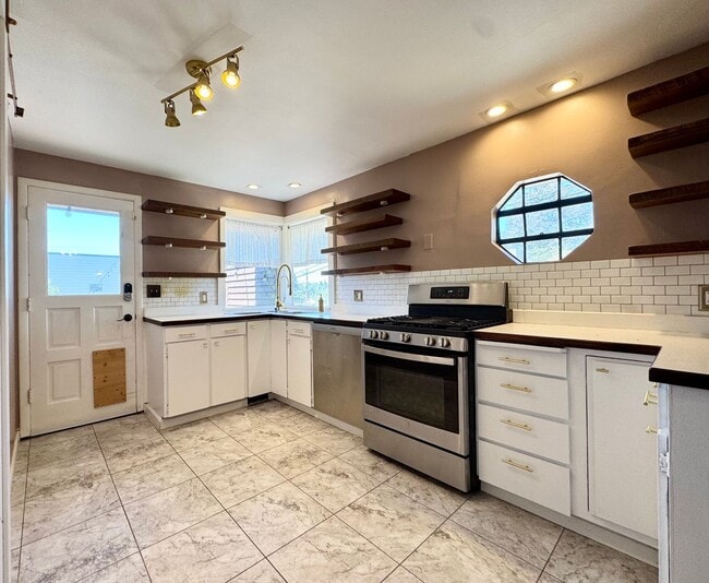 Building Photo - Phinney Ridge Home