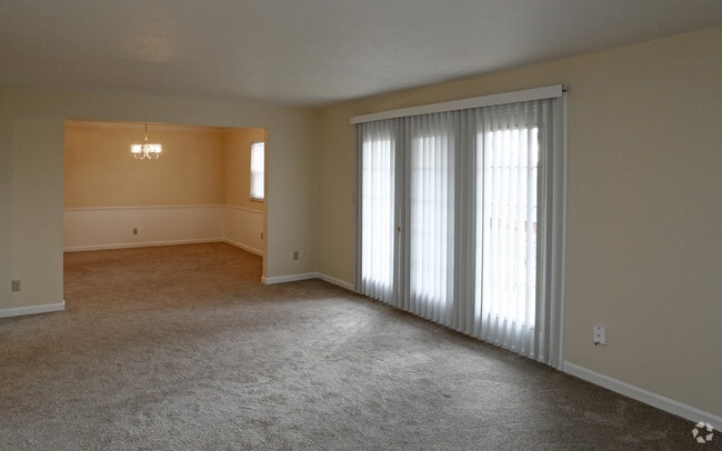 2BR, 2BA - 1,200 SF - Ridgewood Apartments