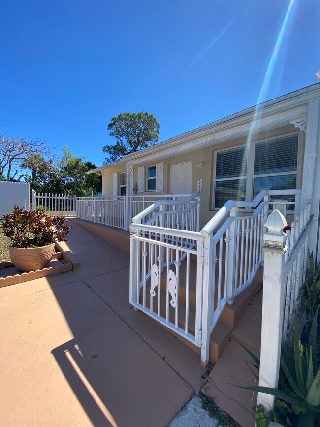 Foto del edificio - 938 Sumter Rd E