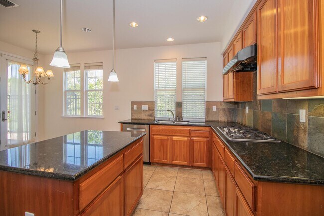 Foto del edificio - 4 Bedroom 3 Bathroom House | AMSI | Alexandr Metlinski