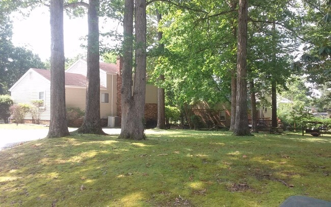 Foto del edificio - 3 bedroom 2 bath Tri-level Home In western...