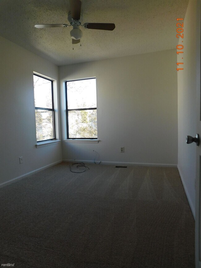 Foto del edificio - 4 br, 2.5 bath Townhome - 308 Elderwood Ct