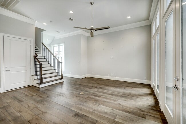 Foto del edificio - 6103 Alexandra Grove Pl