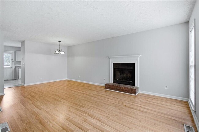 Building Photo - 1337 Sweet Pine Dr