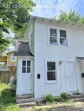 Building Photo - 407 1/2 Chautauqua Ave Unit