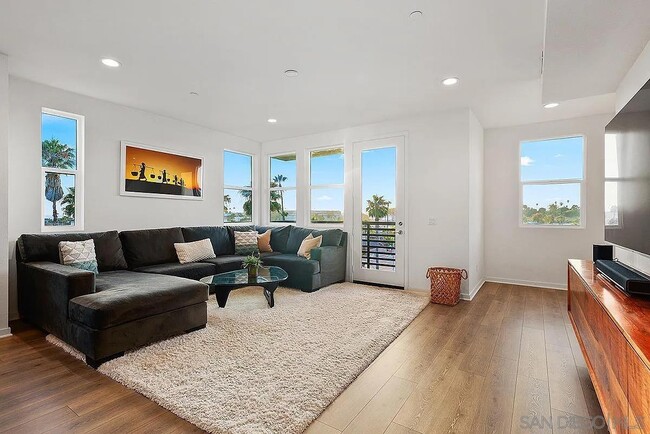 Building Photo - 1557 Vista del Mar Way