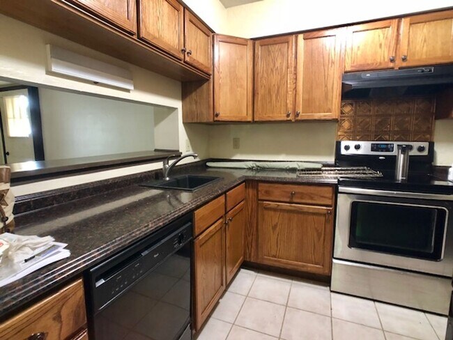 Foto del edificio - LEXINGTON - 3 Bedroom, 1 1/2 Bath Duplex Move-In Ready!
