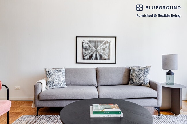 Building Photo - 330 E 46th St