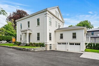 Building Photo - 64 Pleasant St