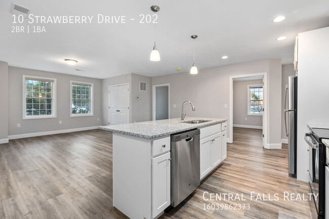 Building Photo - 10 Strawberry Dr
