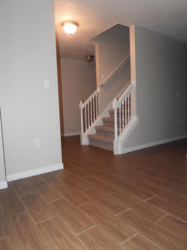 Foto del edificio - 203 Swaying Pine Ct