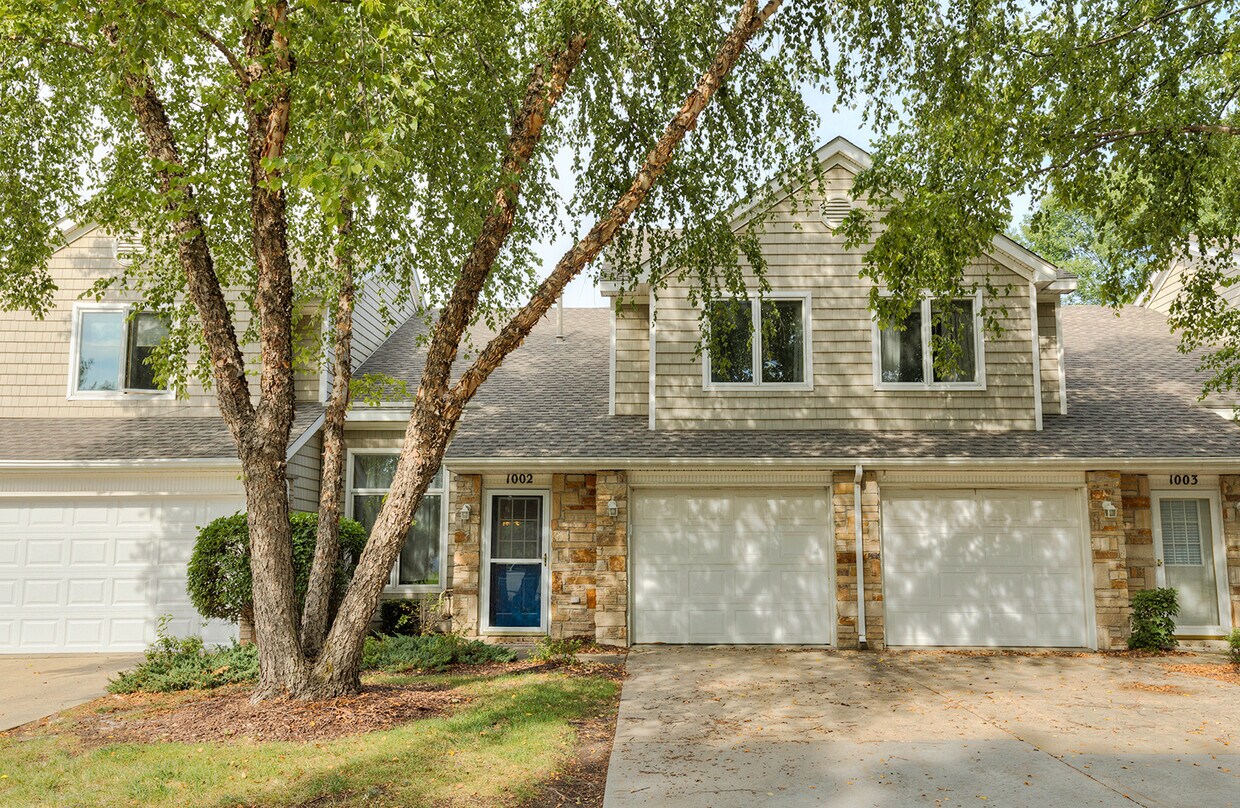 811 Burr Oaks Dr Unit 1002, West Des Moines, IA 50266 Apartments in