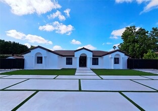 Building Photo - 16138 SW 154th Ct