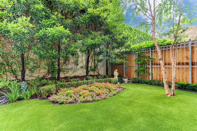 Foto del edificio - 24 Audubon Hollow Ln