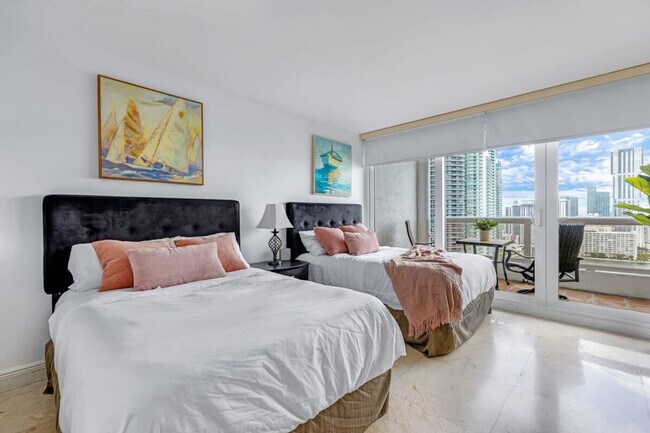 Foto del edificio - 1717 N Bayshore Dr