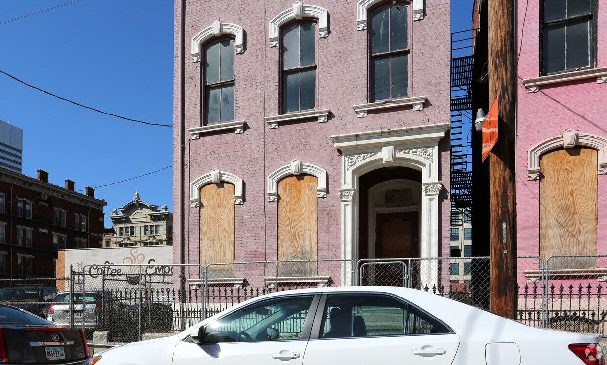 Building Photo - 1207 Clay St