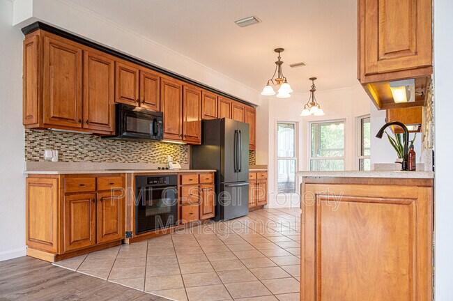 Building Photo - 2211 Tidewater Dr