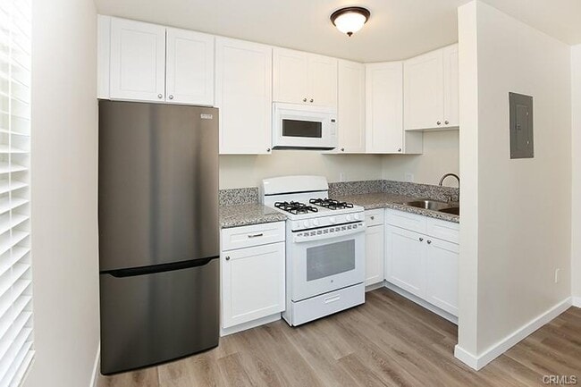 Building Photo - 10709 Sherman Pl