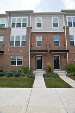 Building Photo - 2945 Showplace Dr